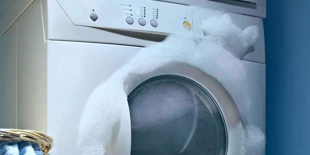 علت خروج کف از درب ماشین لباسشویی
